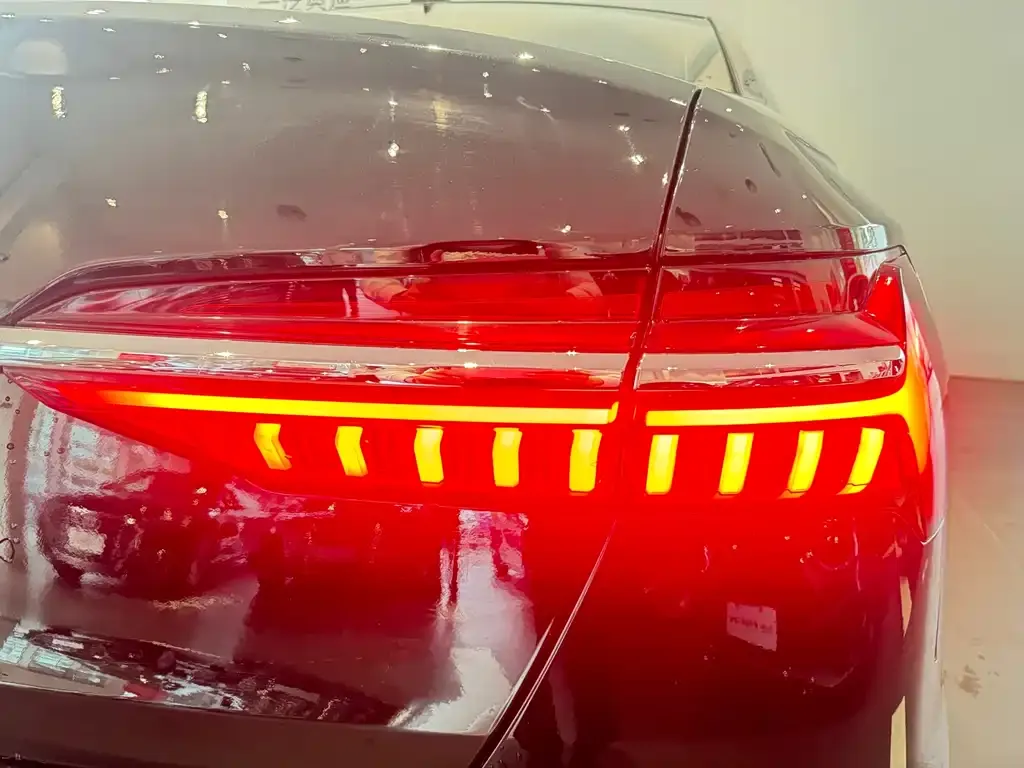 Audi A6L — фото 2