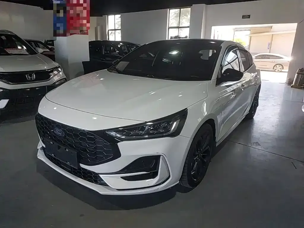 Ford Focus 2023 из CN, фото 5