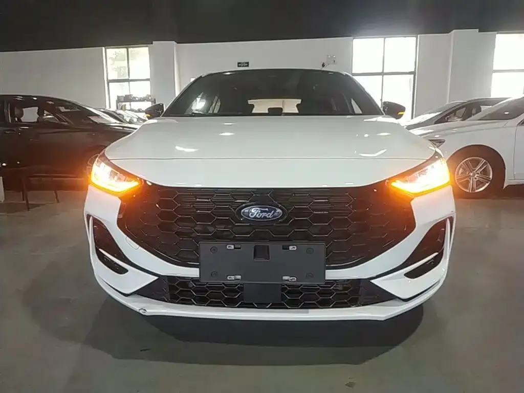 Ford Focus 2023 из CN, фото 3