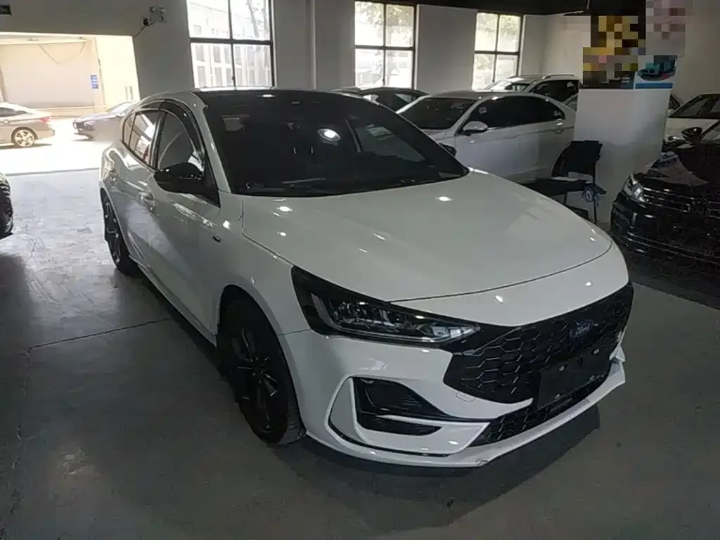 Ford Focus 2023 из CN, фото 4