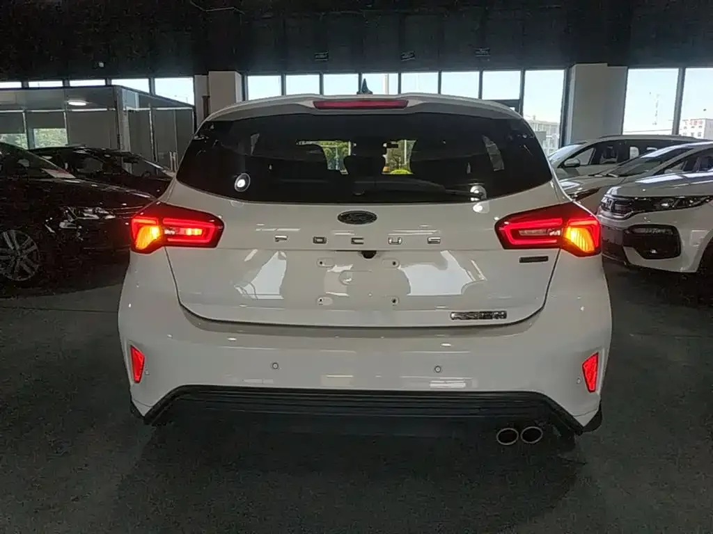 Ford Focus 2023 из CN, фото 6