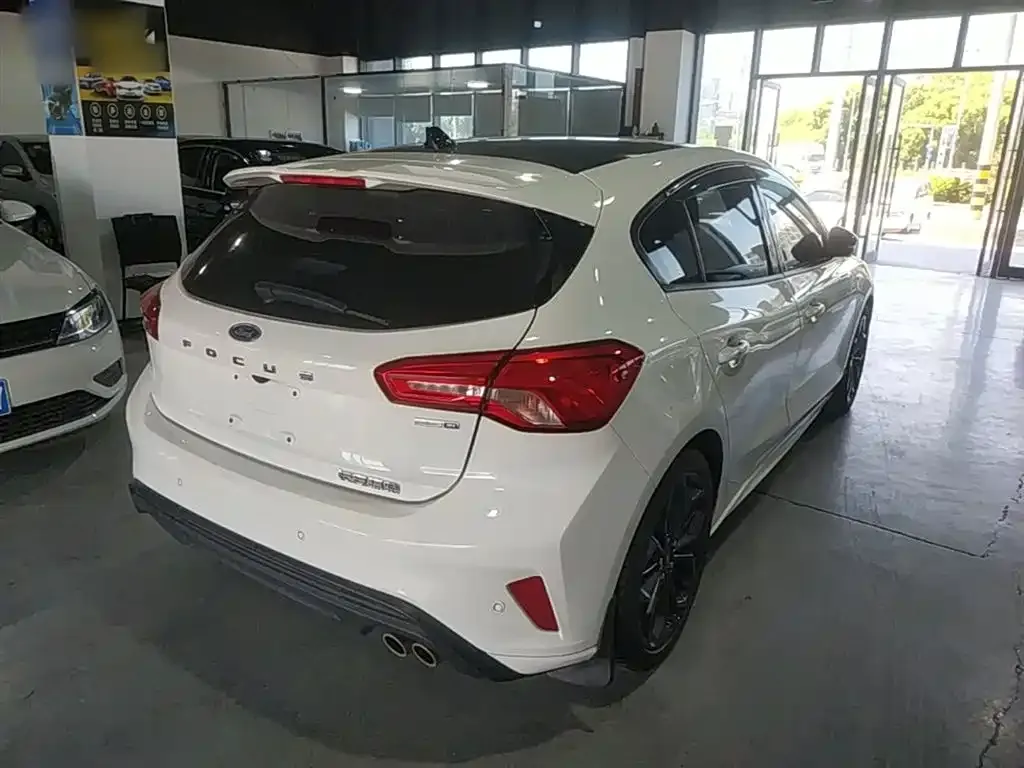 Ford Focus 2023 из CN, фото 9