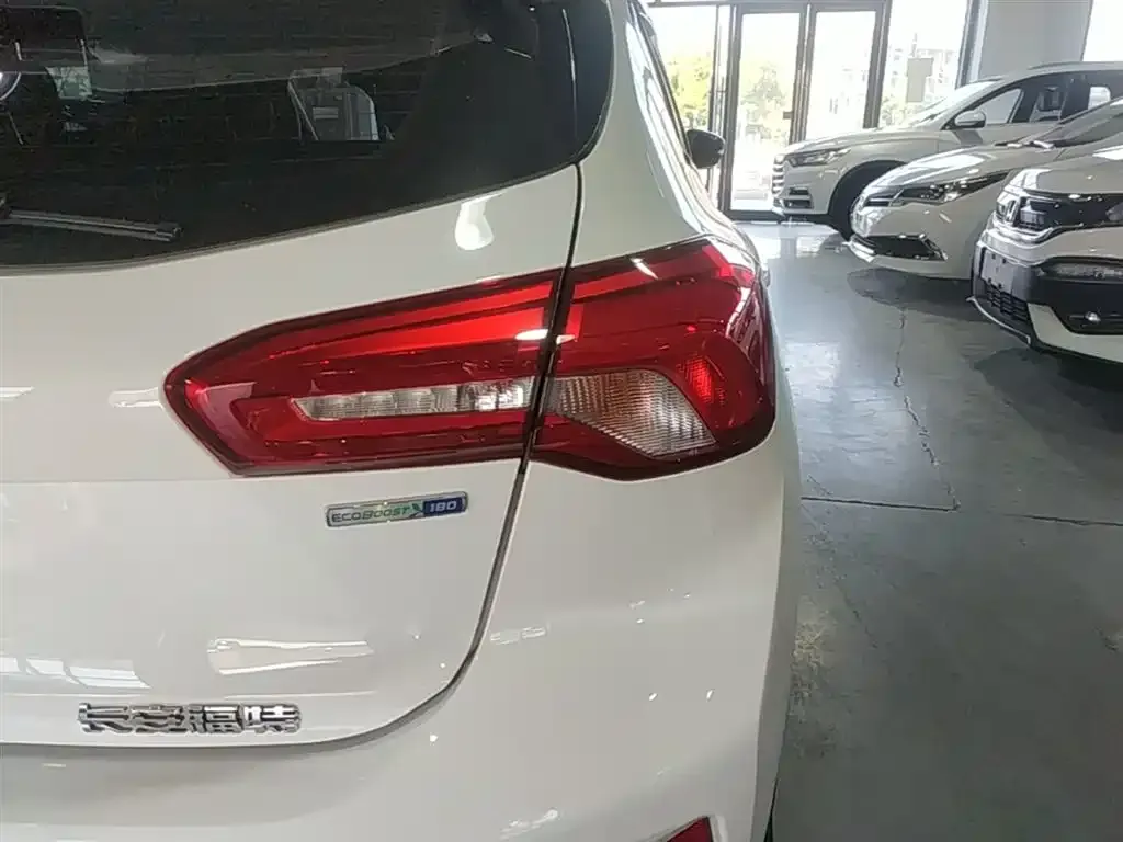 Ford Focus 2023 из CN, фото 8