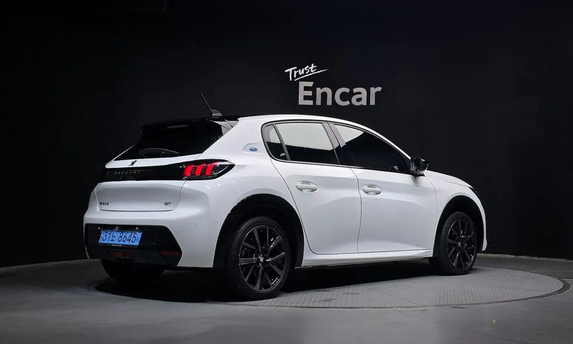 Peugeot 208 2023 из KR, фото 2