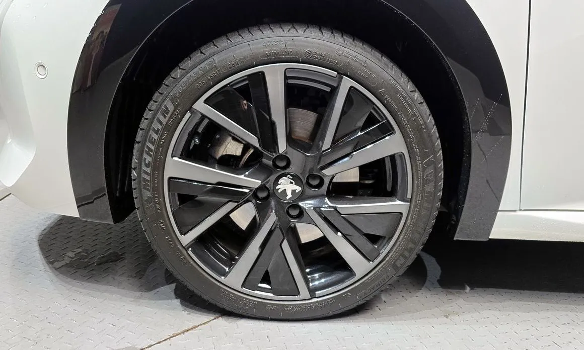 Peugeot 208 2023 из KR, фото 10