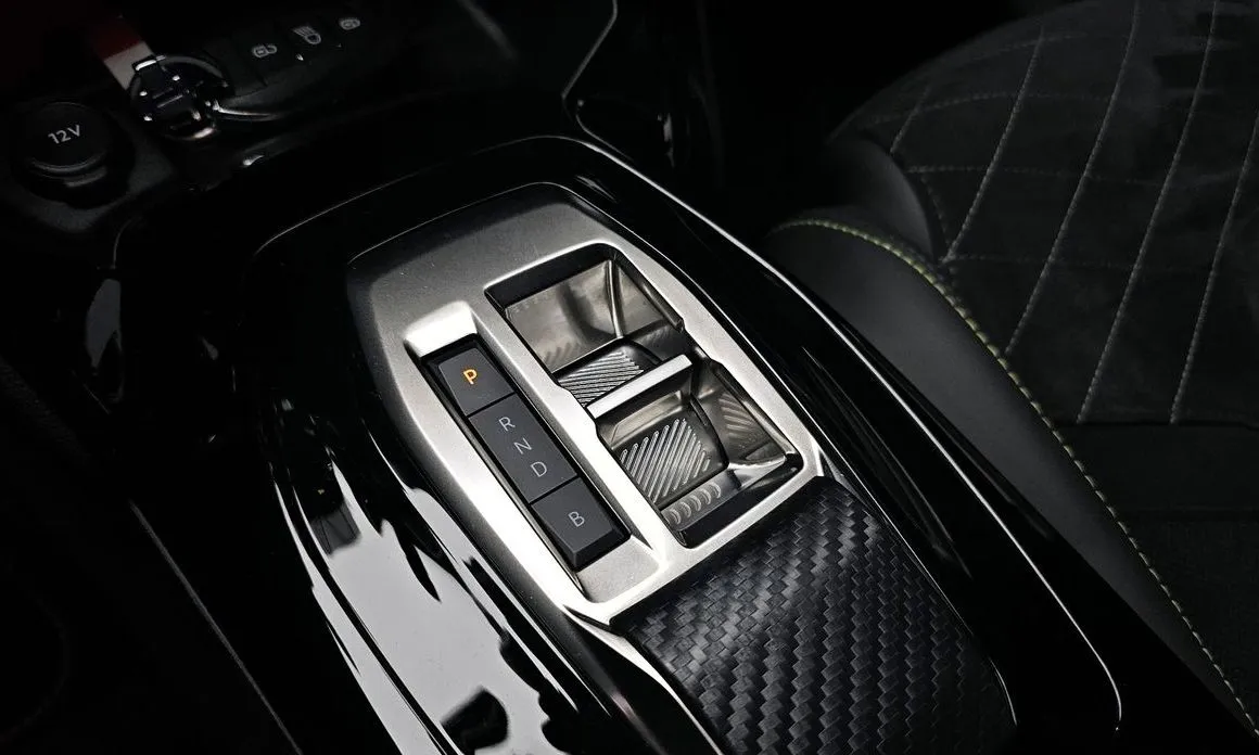 Peugeot 208 2023 из KR, фото 3