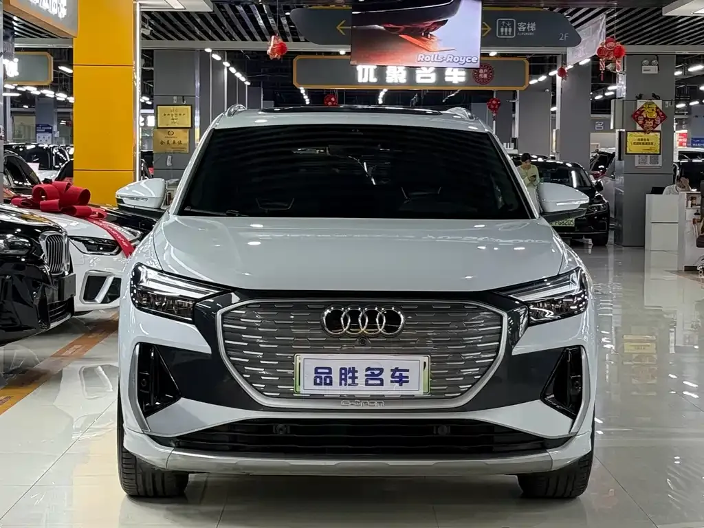 Audi Q4 e-tron — фото 3