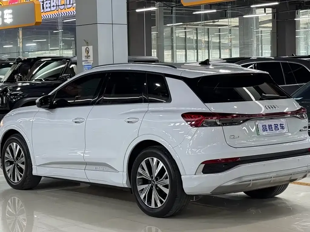 Audi Q4 e-tron — фото 9