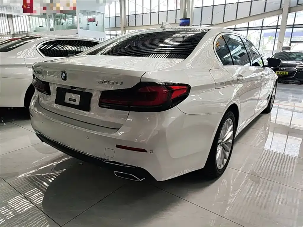 BMW 5 Series — фото 10