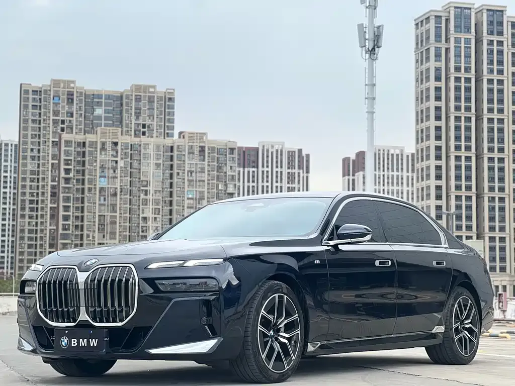 BMW 7 Series — фото 1