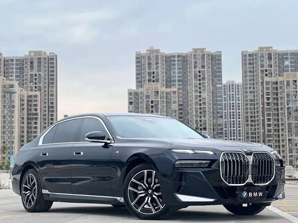 BMW 7 Series — фото 10