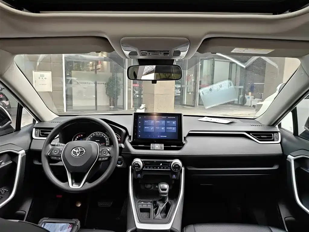 Toyota RAV4 — фото 2