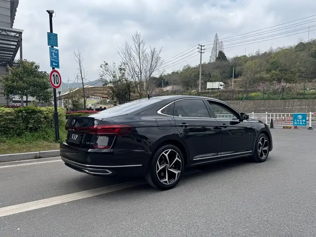Volkswagen Passat — фото 10