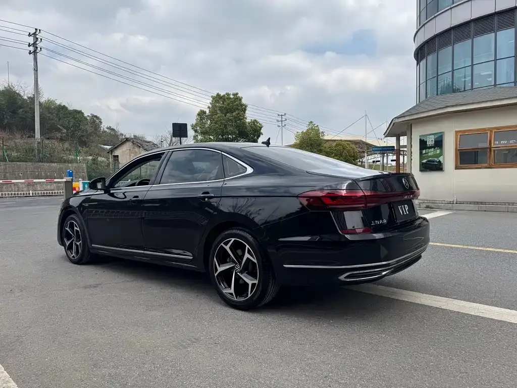 Volkswagen Passat — фото 8