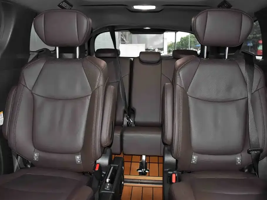 Toyota Sienna — фото 6