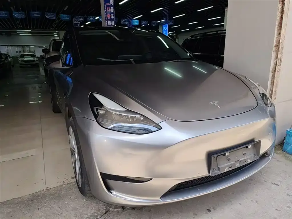 Tesla Model Y — фото 10