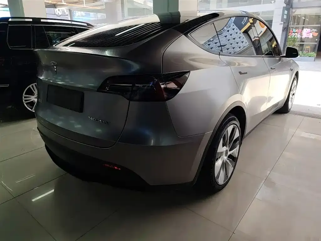 Tesla Model Y — фото 9