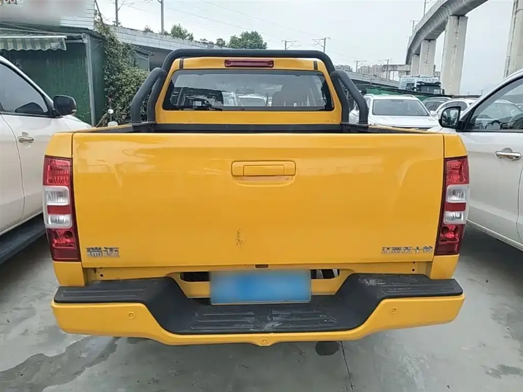 Isuzu RE-MAX 2023 из CN, фото 3