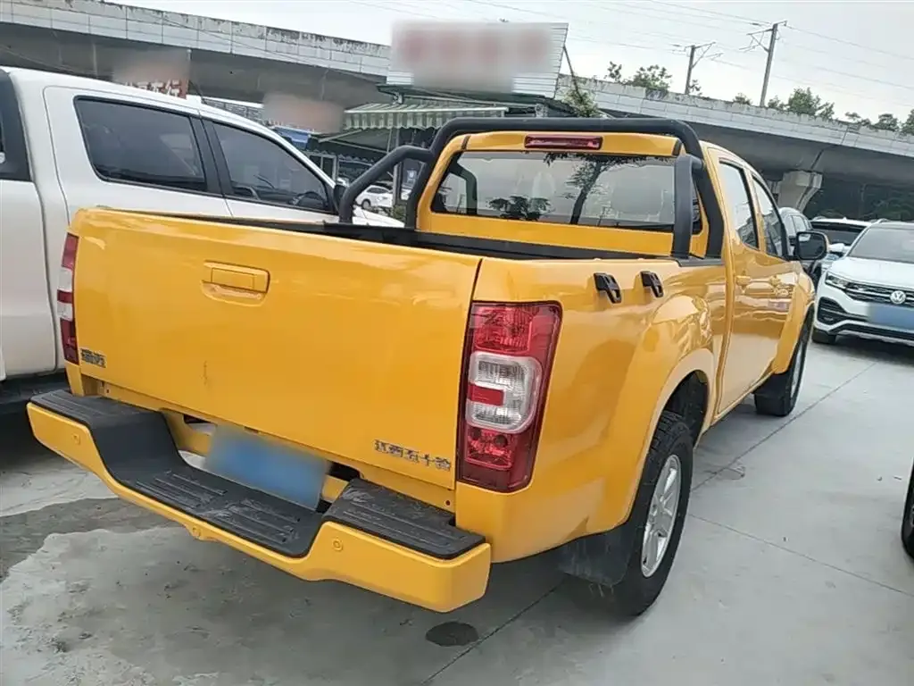 Isuzu RE-MAX 2023 из CN, фото 9