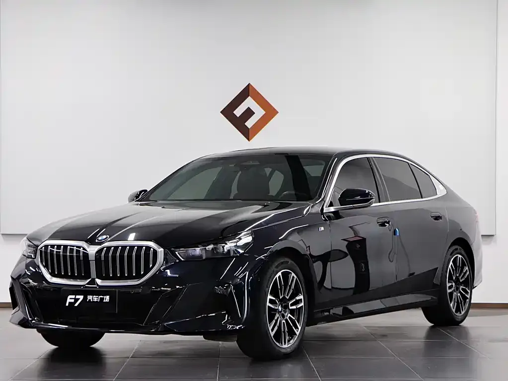 BMW 5 Series — фото 1