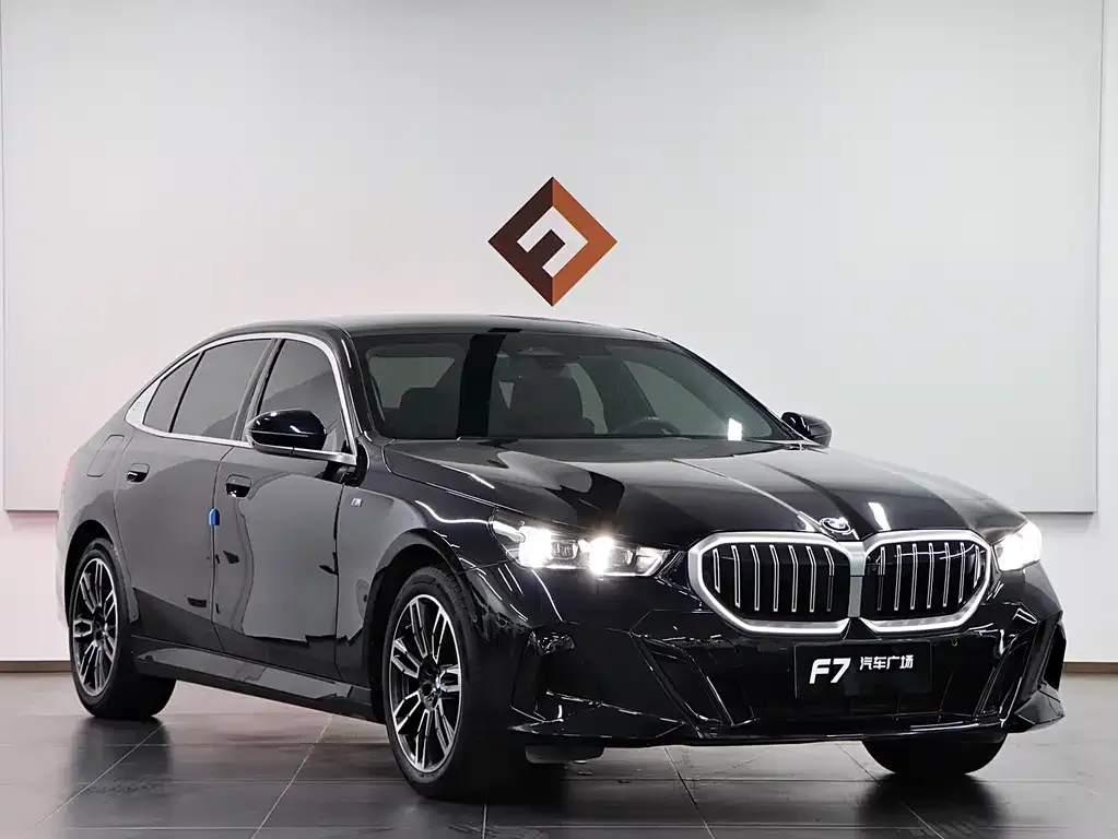 BMW 5 Series — фото 10