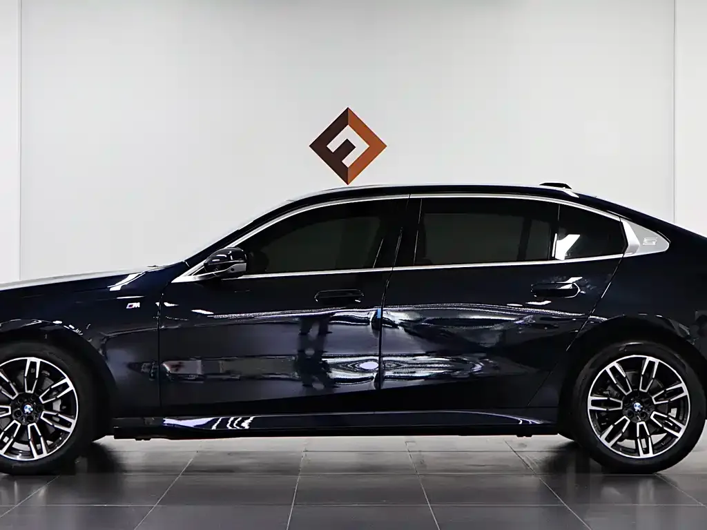 BMW 5 Series — фото 3