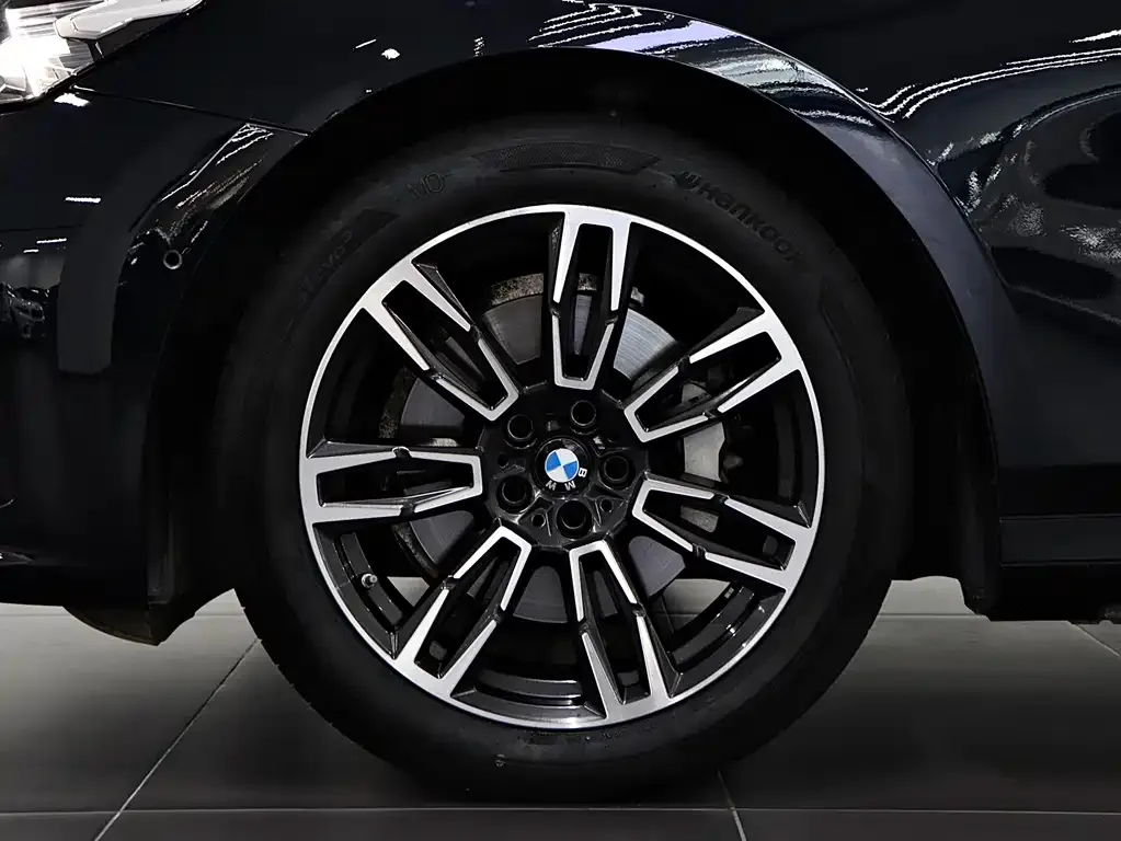 BMW 5 Series — фото 6