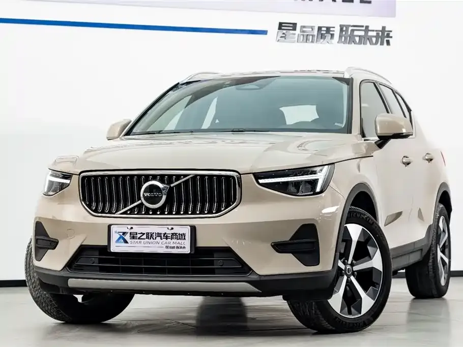 Volvo XC40 — фото 6