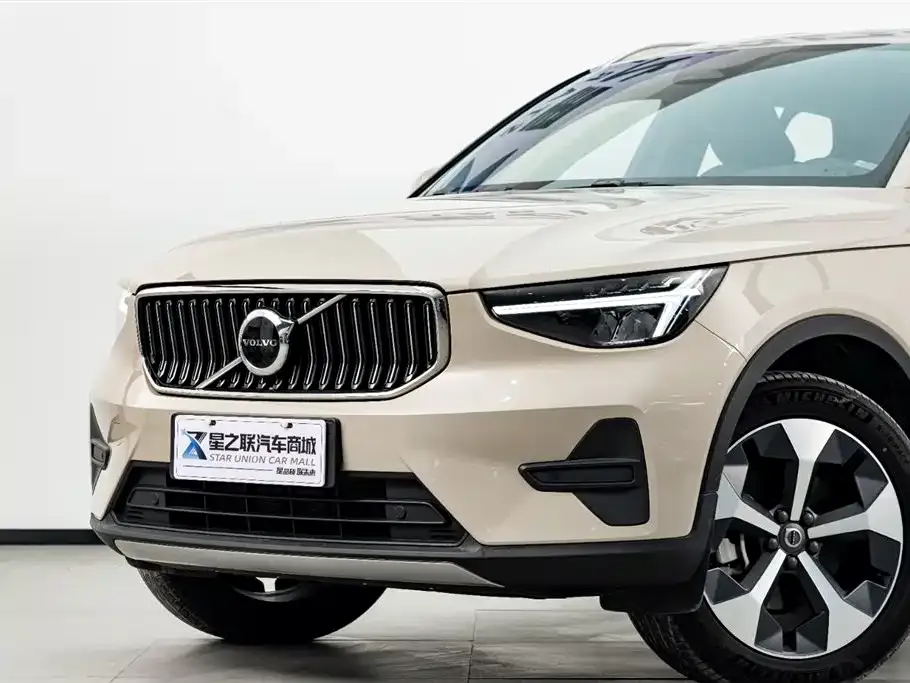 Volvo XC40 — фото 9