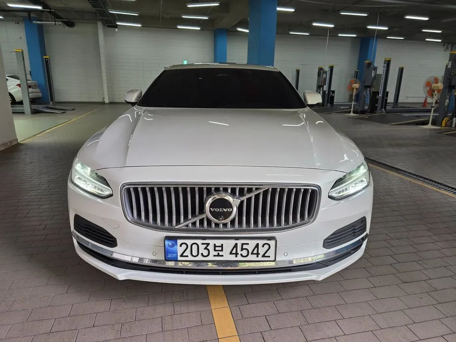 Volvo S90 2024 из KR, фото 3