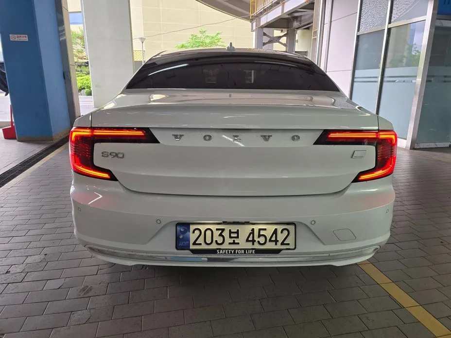 Volvo S90 2024 из KR, фото 2
