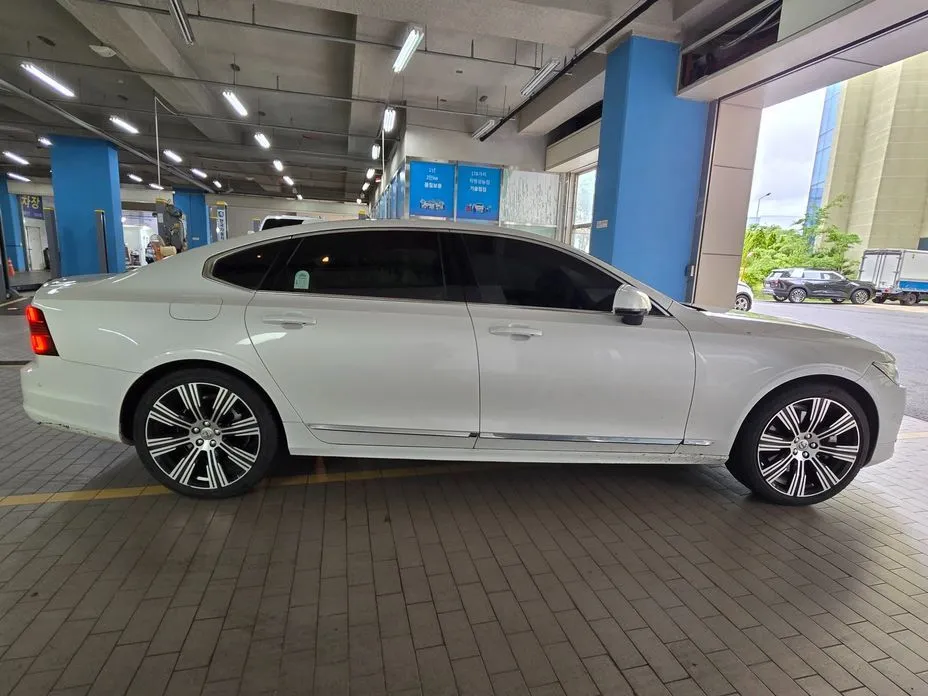 Volvo S90 2024 из KR, фото 5