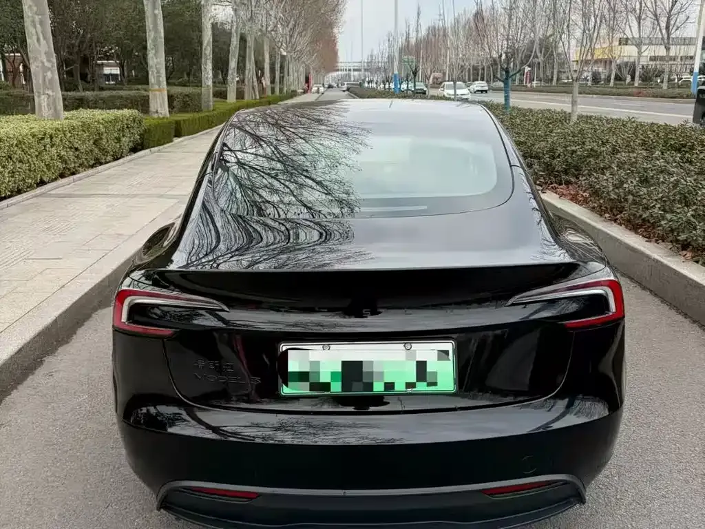 Tesla Model 3 — фото 9