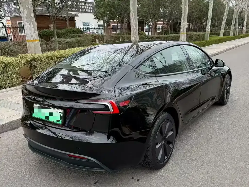 Tesla Model 3 — фото 4