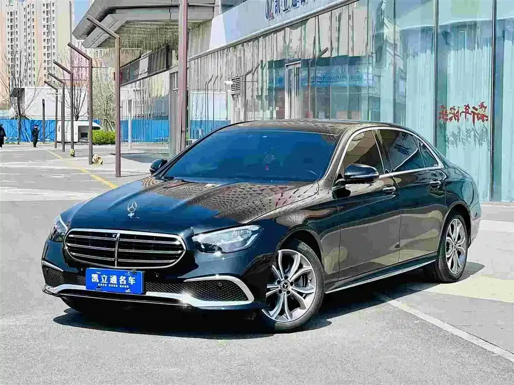 Mercedes-Benz E-Class — фото 1