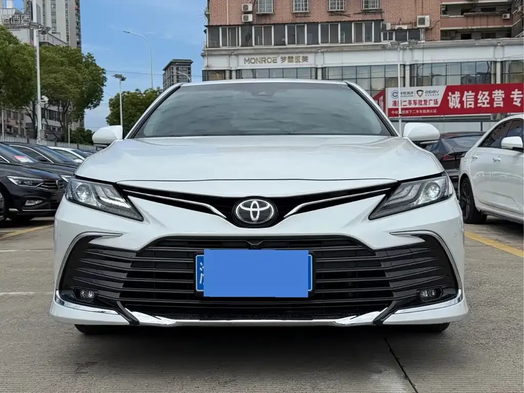 Toyota Camry — фото 6