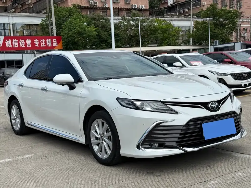 Toyota Camry — фото 3