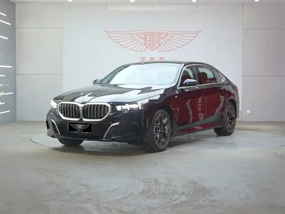 BMW 5 Series — фото 1