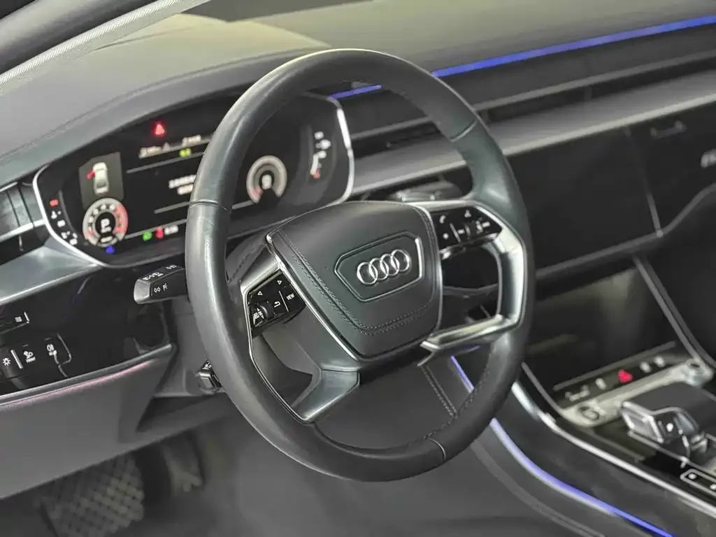 Audi A8 — фото 2
