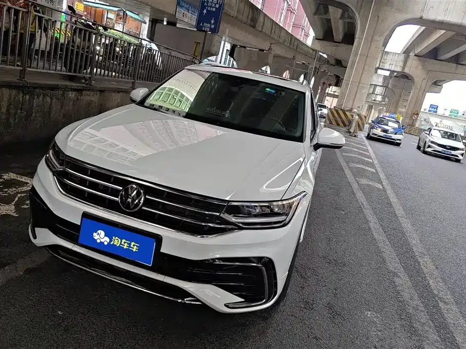 Volkswagen Tiguan L — фото 1