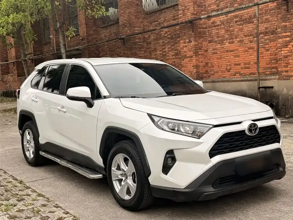 Toyota RAV4 — фото 10