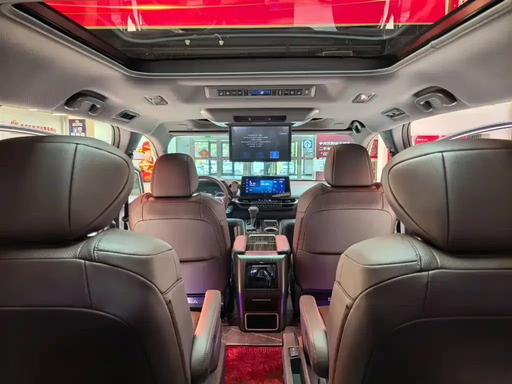 Toyota Sienna — фото 8
