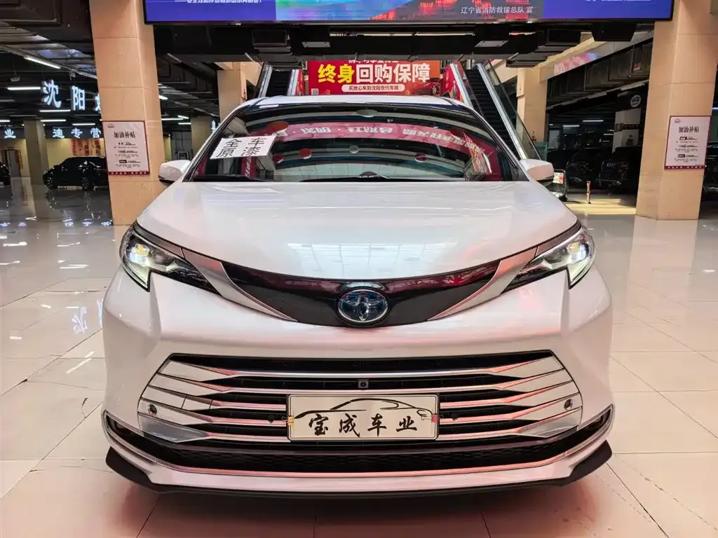 Toyota Sienna — фото 5