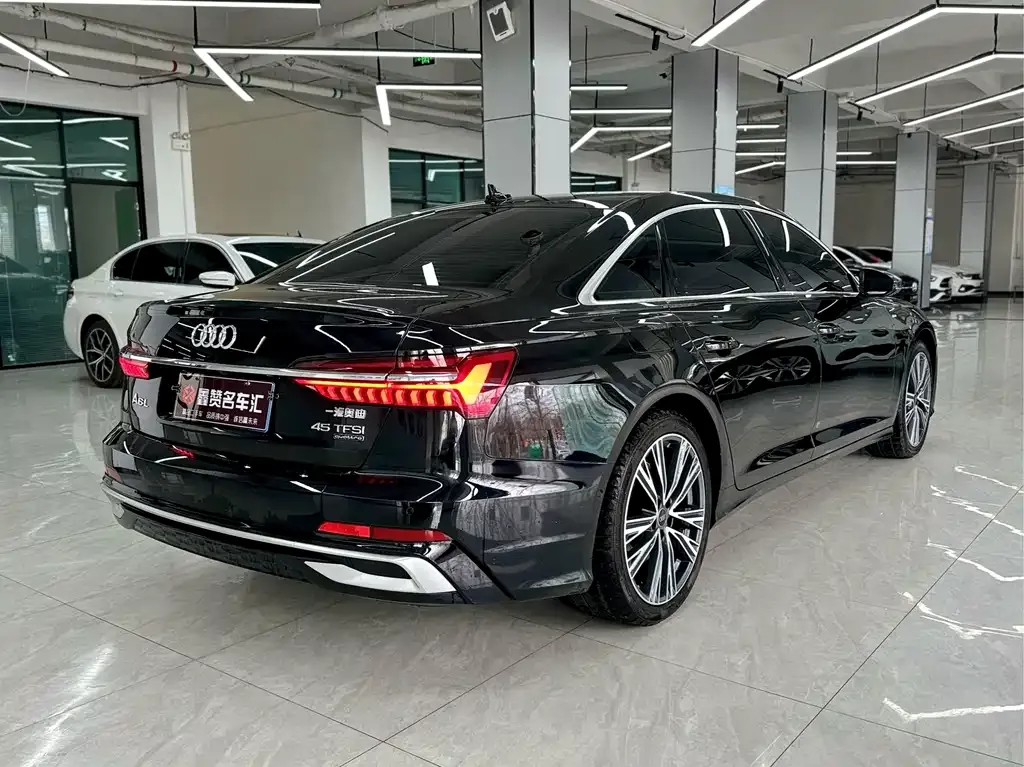 Audi A6L — фото 9