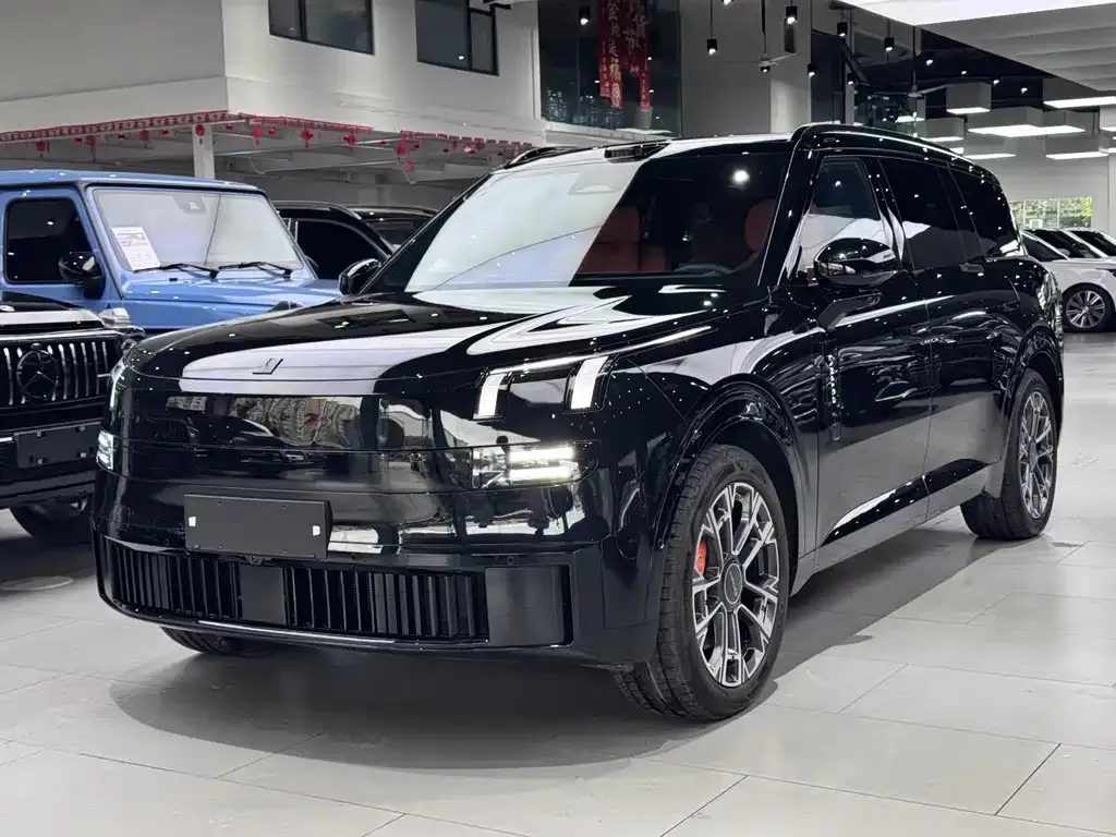 Lynk & Co 900
