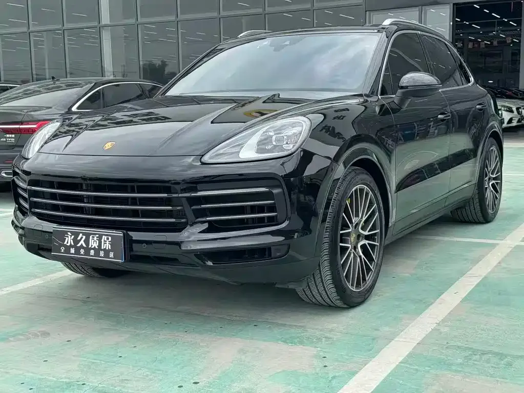 Porsche Cayenne — фото 1