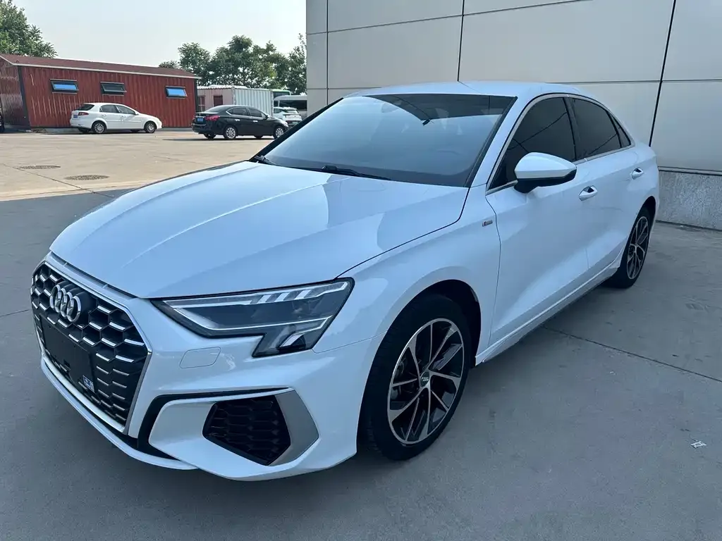 Audi A3 — фото 1