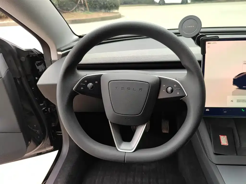 Tesla Model 3 — фото 7