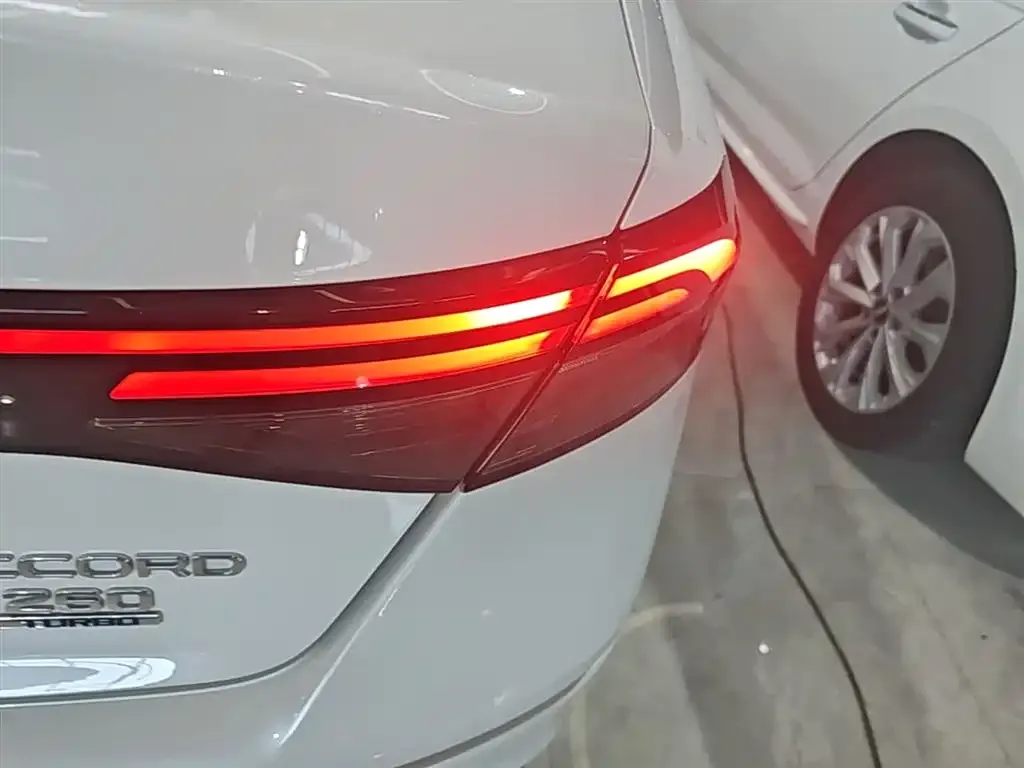 Honda Accord — фото 3
