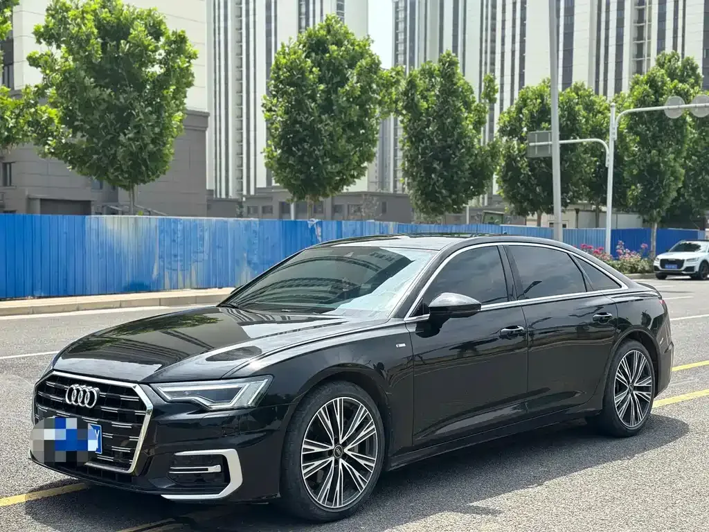 Audi A6L — фото 1